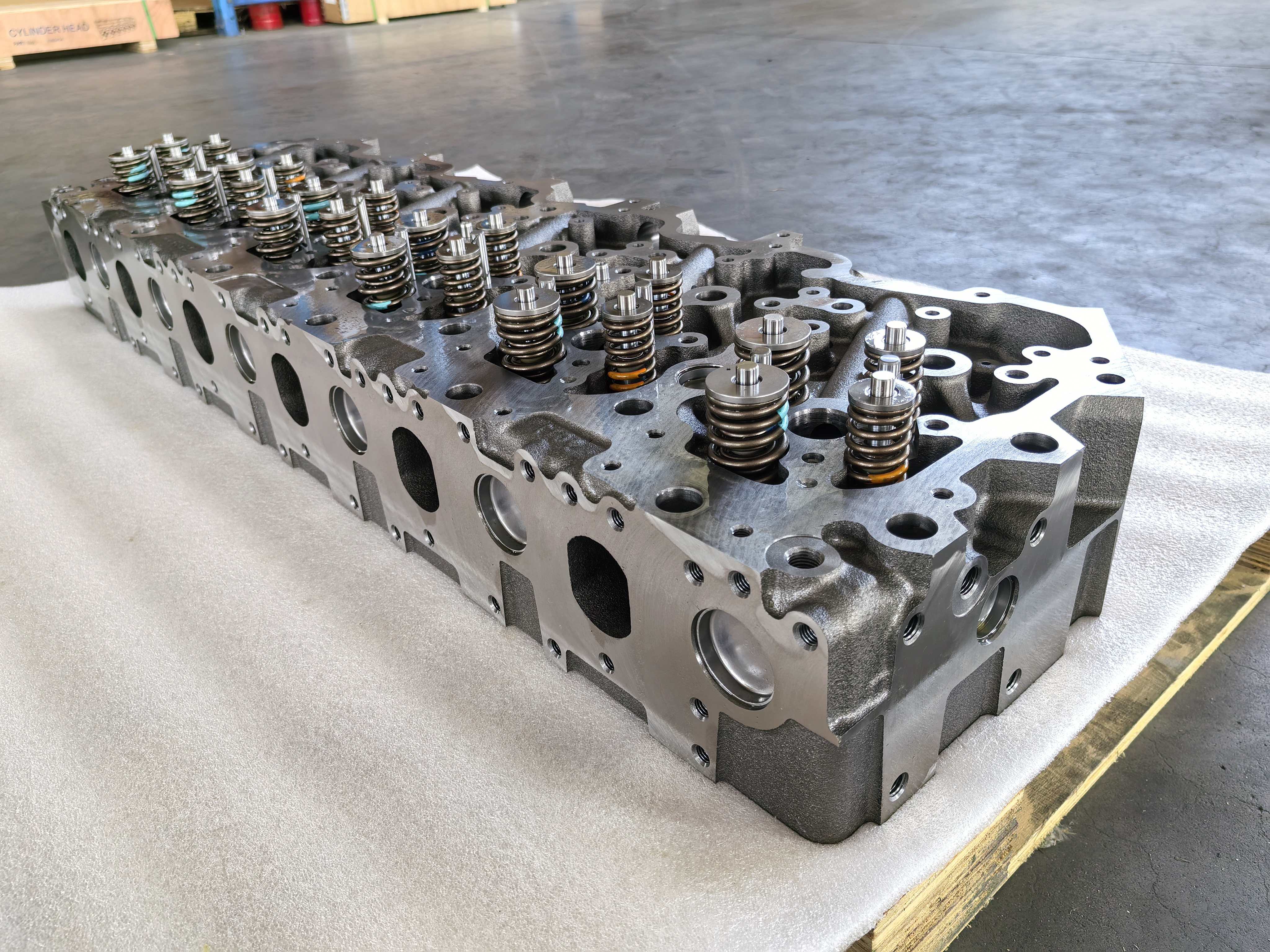 DAF XF105 cylinder head, OEM PACCAR MX-13 replacement — verify markings before order