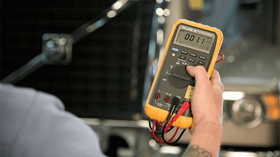 Volvo Premium Tech Tool PTT diagnostic screen showing Sync_Engage_Time parameter readings
