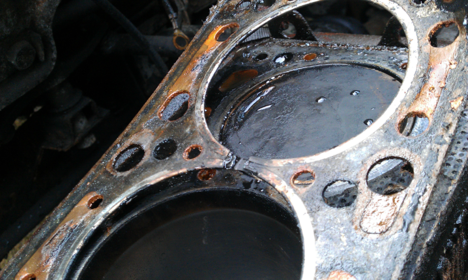 Cummins 6BT 5.9L head gasket blowthrough failure between combustion chamber and coolant passage